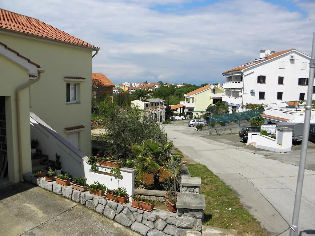 Apartments Njivice Bajcic