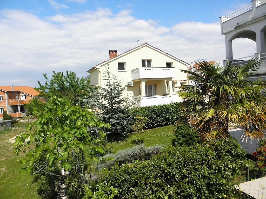 Apartments Njivice Bajcic