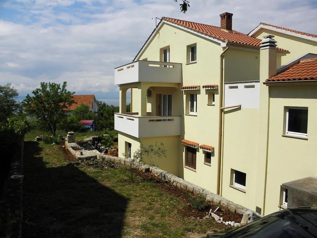 Apartments Njivice Bajcic